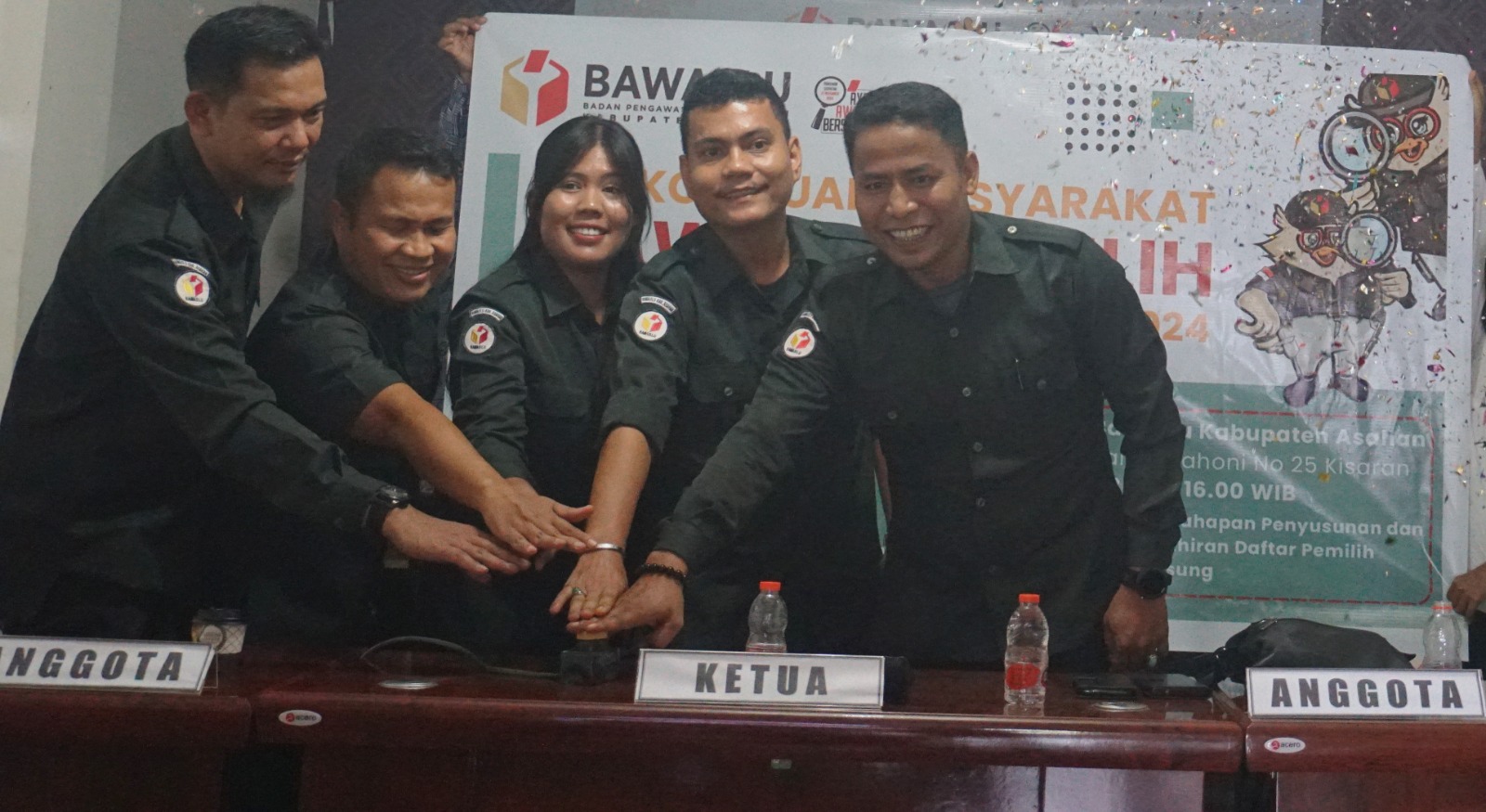 Ketua dan Anggota Bawaslu Kabupaten Asahan bersama-sama Launching Posko Kawal Hak Pilih