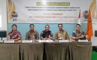 Ketua dan Anggota Bawaslu Kabupaten Asahan dan NarasumberK